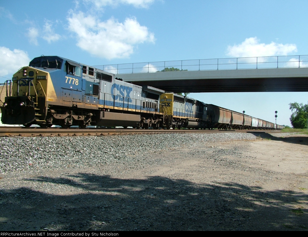 CSX roars through New London, Ohio
